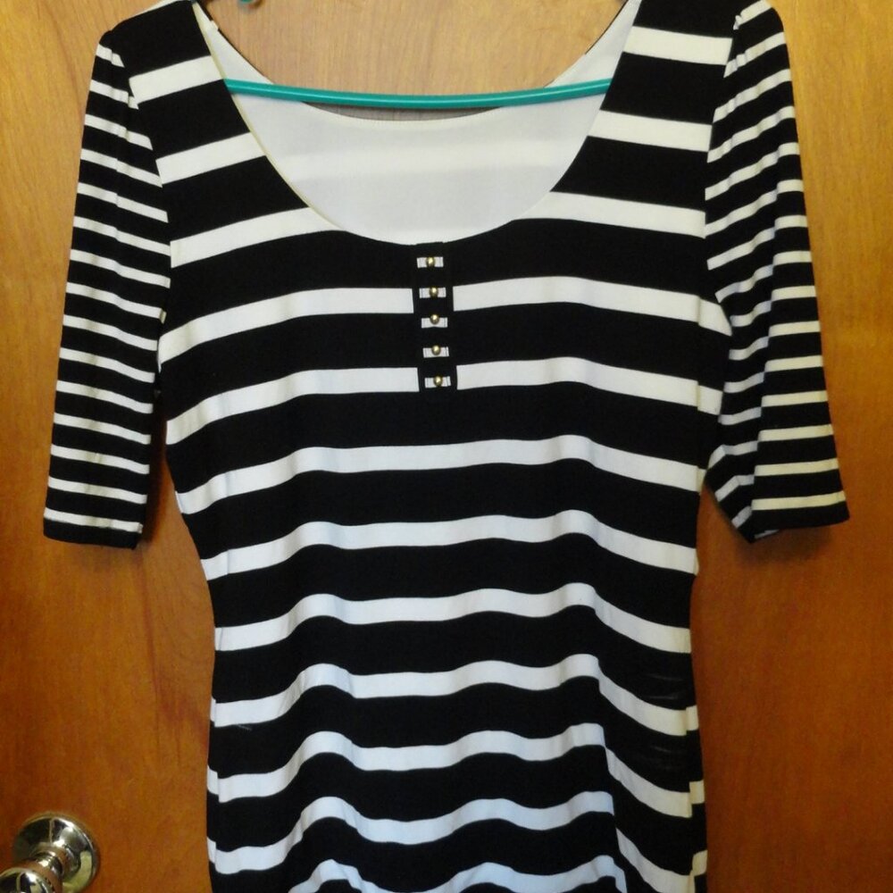 White House Black Market size medium black white stripe stretch top scoop neck
